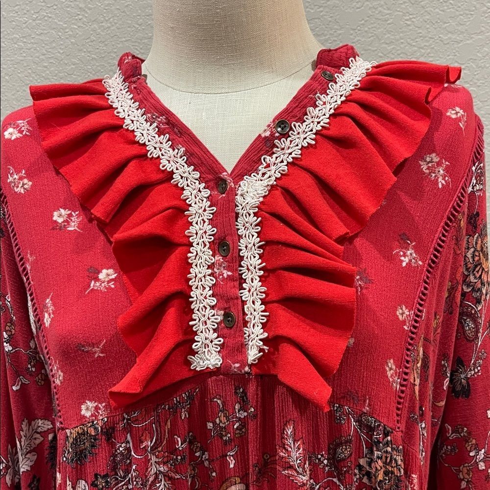Eclectic boho Floral Red high low Ruffle Women's Top size L - 40” at bust. - Picture 6 of 8